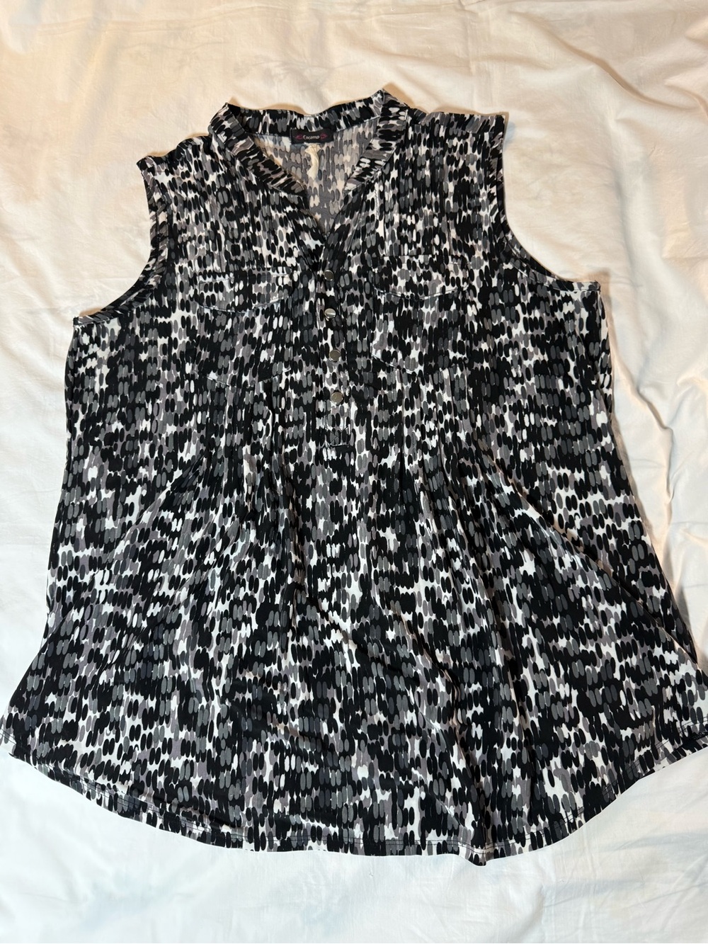 Cocomo Sleeveless Black & White Printed V-Neck Top